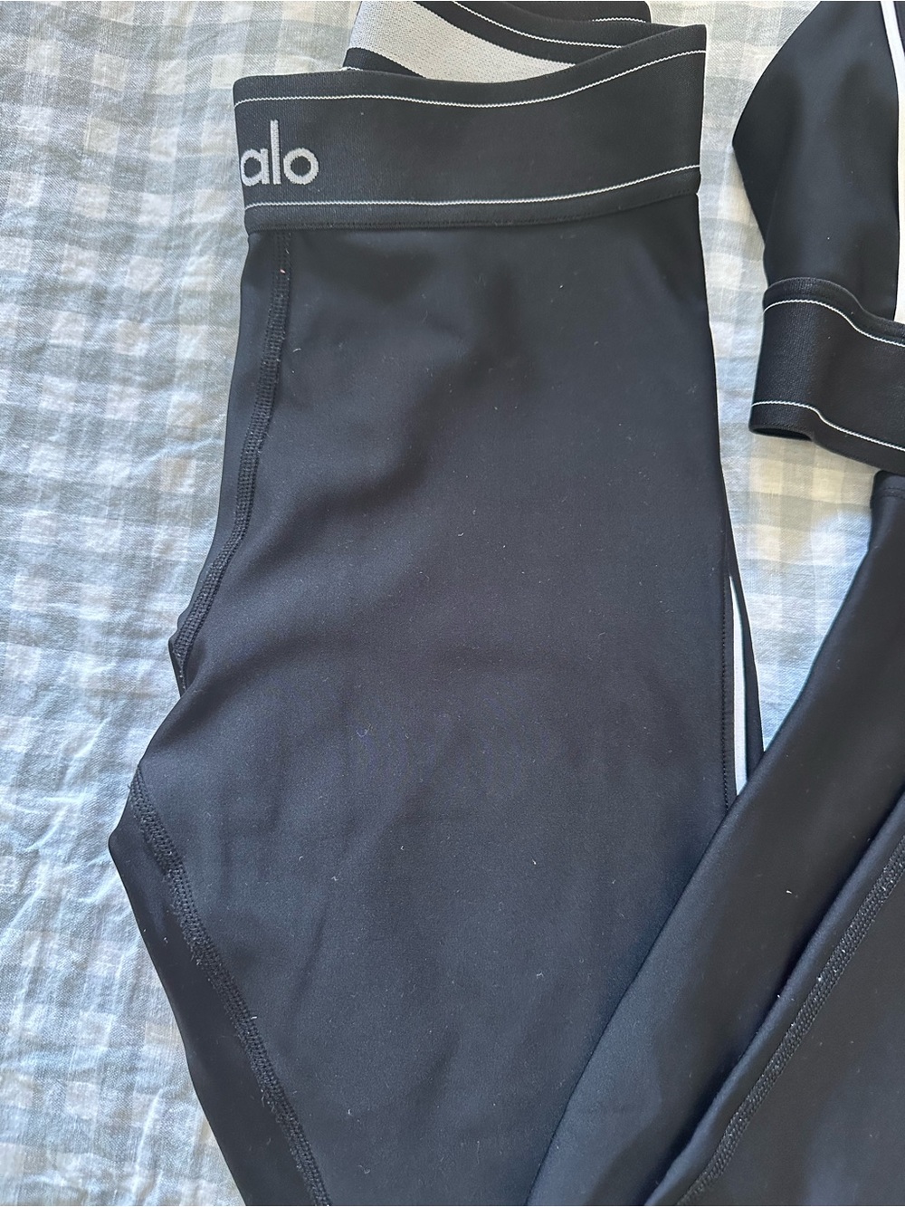 Alo Black Sports Bra & Leggings Set with White Piping - Picture 2 of 2